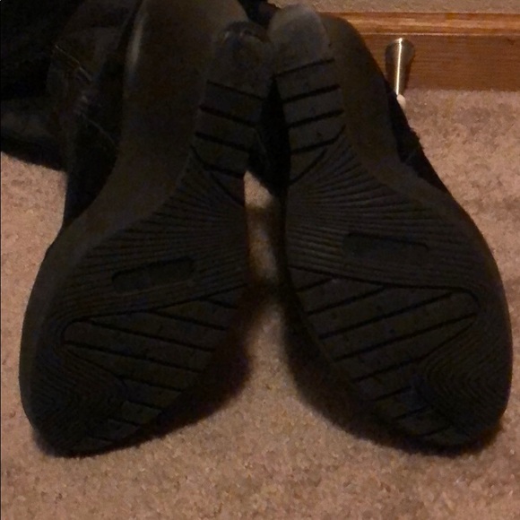 ShoeDazzle Faux Fur Wedge Winter Boots - Picture 4 of 5